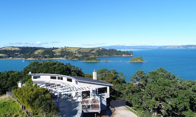 Surfdale House | Kennedy Point Hilltop House
