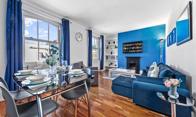 West Kensington Apartment | Kensington Station Balcony Escape for up to 6!