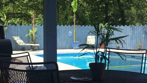 Gilbertsville House | Kentucky Lake Pool Home in Moors Resort Area
