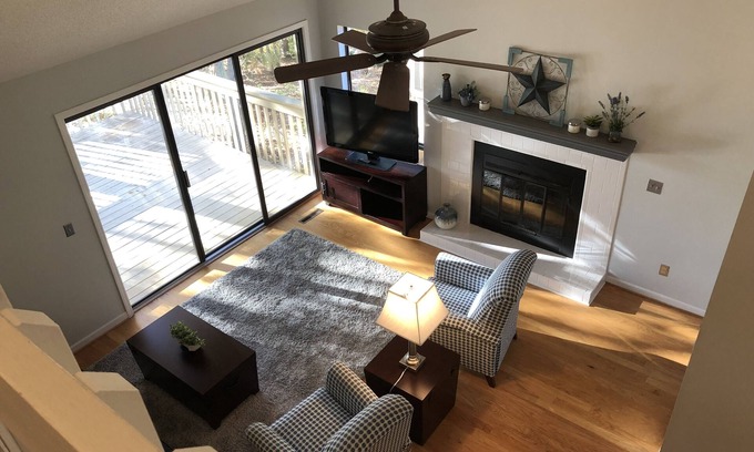 Salem House | Keowee Key Townhome - Pet Friendly, View of Golf Course plus Amenities