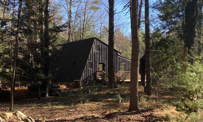 Kerhonkson Cottage | Kerhonkson cottage in the woods with stream