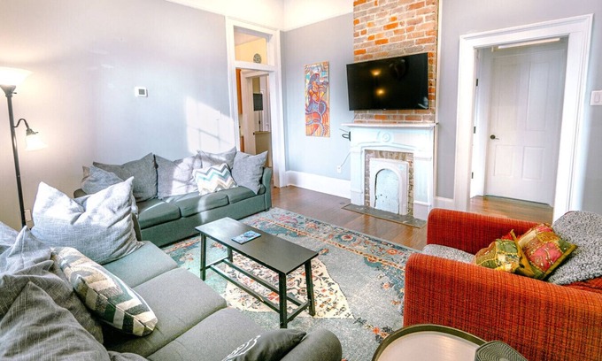 Seventh Ward House | Kerlerec Victorian Cottage - Steps to French Qtr. Historic Getaways