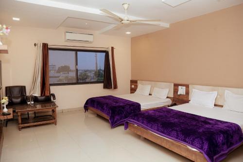 Khandwa Hotel | Kesar Residency
