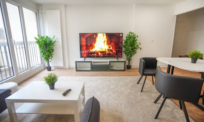L'Hay-les-Roses Apartment | Keyless Modern and Spacious Appartment 90m2 Parking