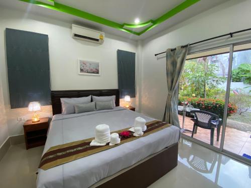 Khao Lak Bed & Breakfast | Khaolak Beachhouse Keroro