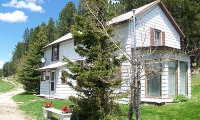 Custer House | Kiddville Ranch. Site of Historical Gold Mining Camp. Pets welcome!