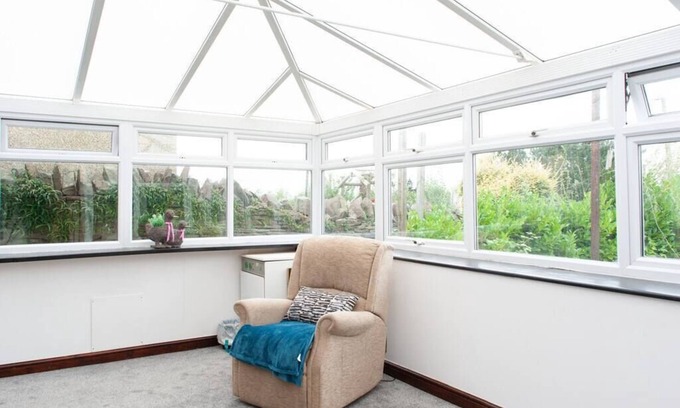 Coalpit Heath House | Kimberly Cottage charming 5 bedroom house with garden and parking