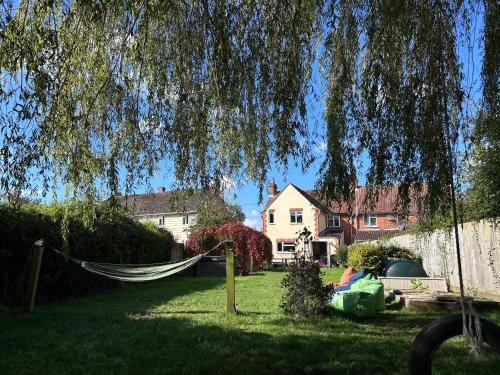 South Cadbury House | King Arthur's Rest House, Hot Tub & Garden Sleeps 10