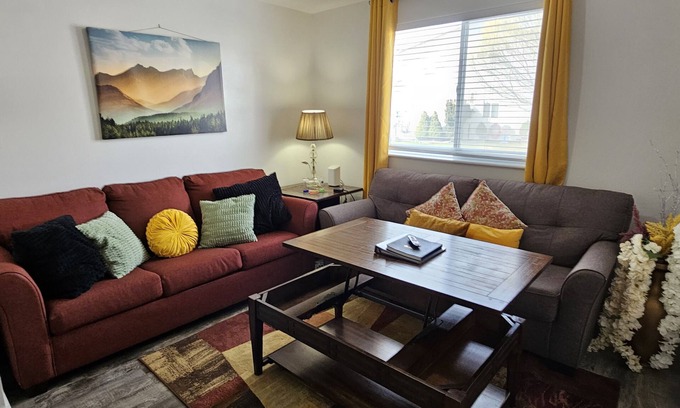 Ogden House | King bed! Close to 3 Ski Resorts, LDS Temple, DT Ogden, BDO, and the Fwy.