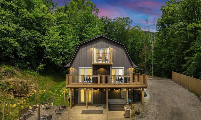 Sugar Grove House | King Bed Serenity Retreat Hot Tub/Bar/Game Room