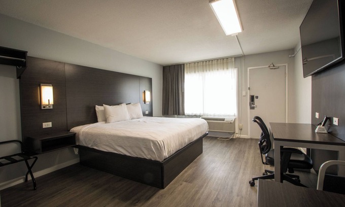 Henderson House | King Bed Smoking No Pet