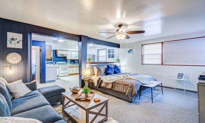 Elmwood Park Apartment | King Bed Studio | 60" HDTV | Safe | Close to Metra