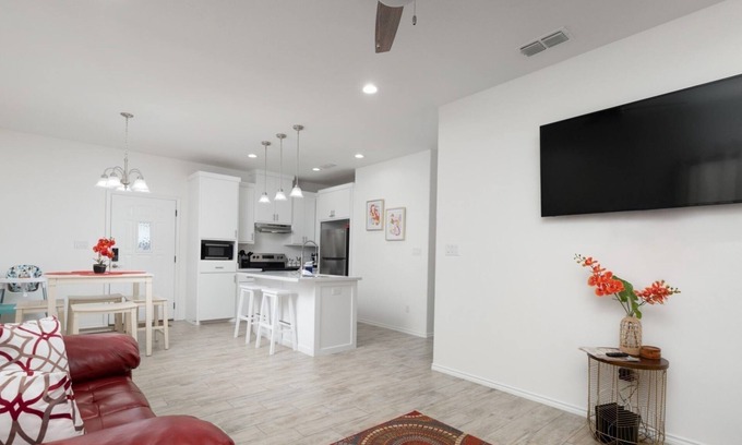 Sebastian House | King Bed W/D Discounts 3+ Quiet Outlet Mall 6mins Discounts 30+