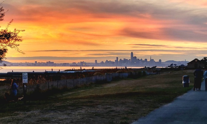 West Alameda House | King bed/Walk to the Beach/Garage Parking/Ferry to San Francisco