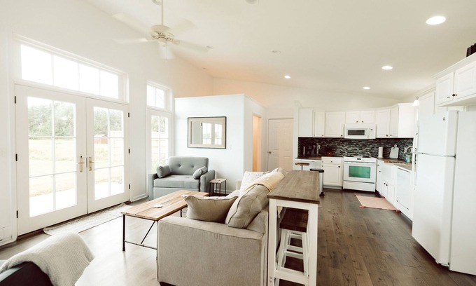 Sault Ste. Marie House | King Bed, Zero Entry, Close to Town