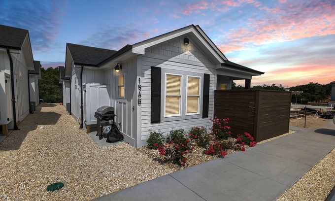 Corolla Light Cottage | King & Bunk Beds, Beach Parking Pass, & Pets Stay Free