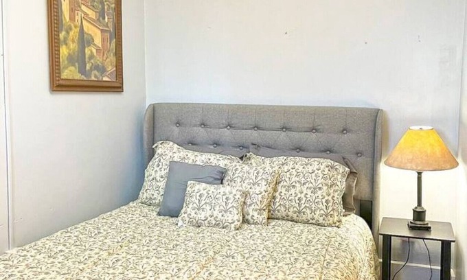 Coshocton Apartment | King Charlie's Place in Historic Roscoe Village