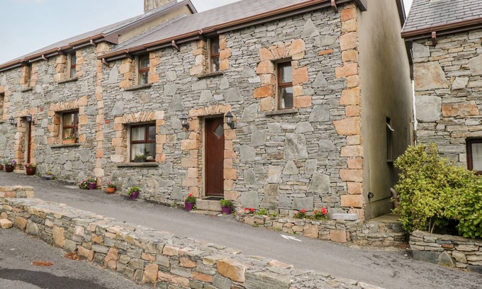 Cleggan Cottage | KING COTTAGE, family friendly in Cleggan, County Galway
