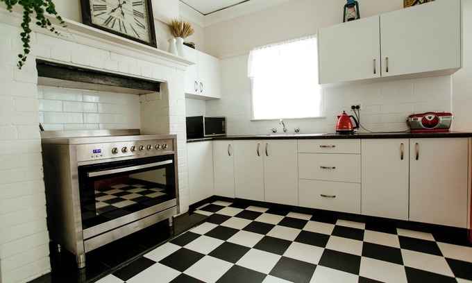 Wilberforce Cottage | King Cottage Wilberforce - Pet Friendly (Outside Only)