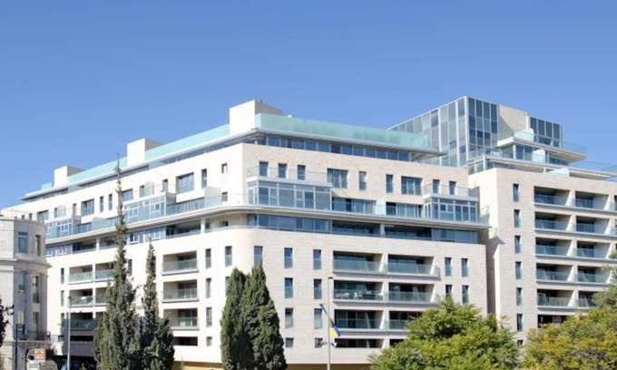 Jerusalem City Centre Condo | King David Residence: 6BR, Pool, Gym & Family-Friendly!