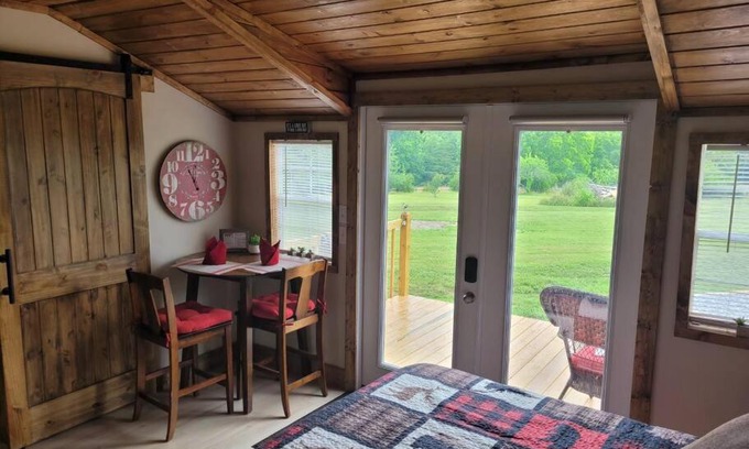 Landrum Apartment | King Guesthouse with Panoramic Mt Views & Firepit