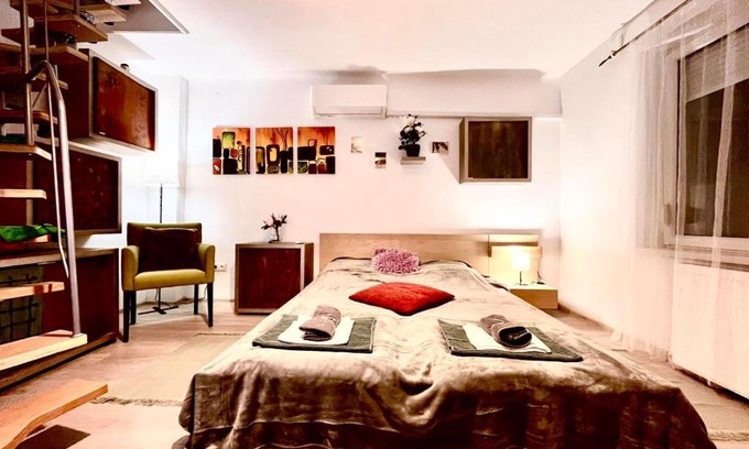 Pacsirtatelep Apartment | King House & Garden with AC and FREE PARKING POSSIBILITY