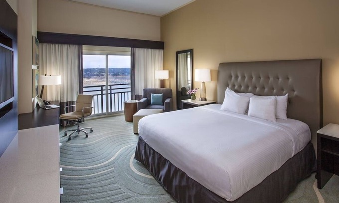 Lakeway House | King Lakeview With Balcony Pure Wellness at Lakeway Resort & Spa