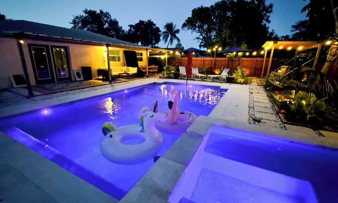 Oakland Park House | King’s 1BR Cove @ Blue Lizard – Adults ONLY