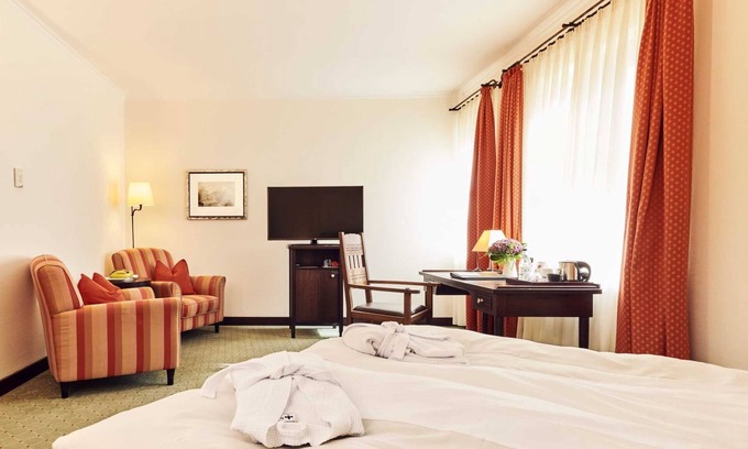 Lutherstadt Wittenberg House | King-size bed business comfort room - Best Western soibelmanns Wittenberg