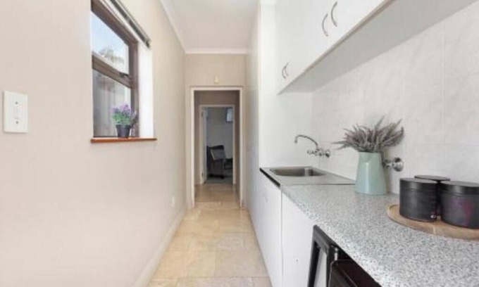 Lakeside Apartment | King Suite