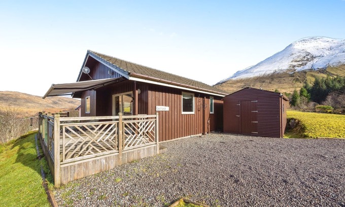 Crianlarich Cottage | Kingfisher a beautiful 5 star, 2 bedroom, 2 bathroom holiday property that can sleep up to 4 people