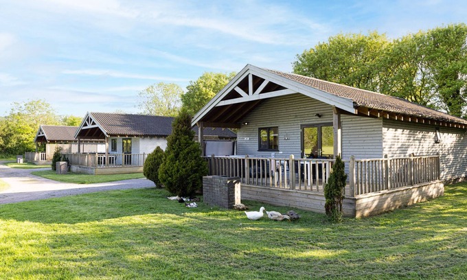 Somerton Ski Chalet | Kingfisher Lodge, Redlake Farm