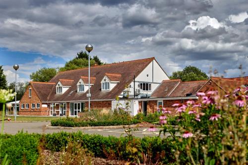 Deanshanger Hotel | Kingfisher Park