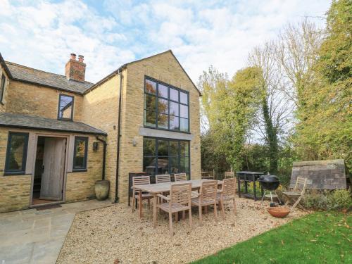 Bampton House | Kingfishers