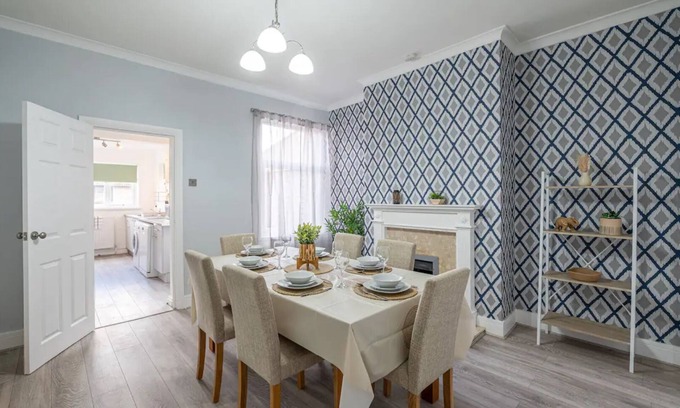 Goole House | Kingsway Property. 4 bed, 5 guests.