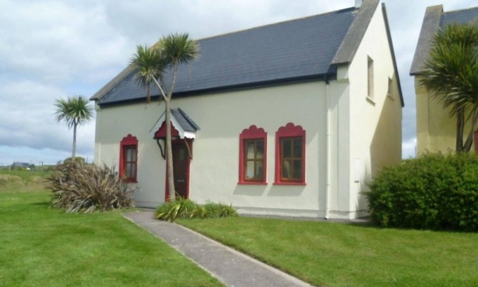Kinsale Apartment | Kinsale No 6 - sleeps 8 guests in 4 bedrooms