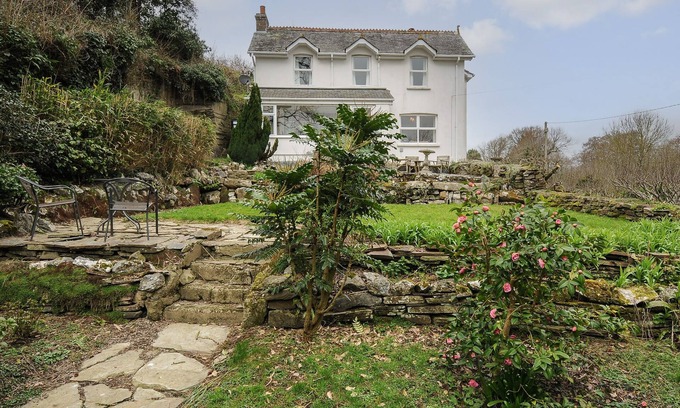 Saint Kew Cottage | KIRLAND, pet friendly, character holiday cottage in St Kew Highway