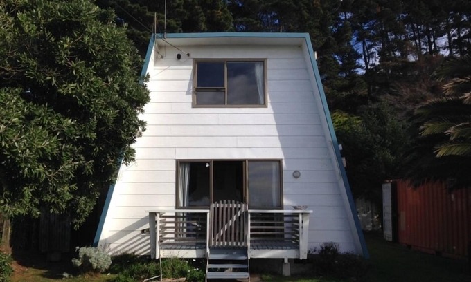 Pongaroa Cabin | Kiwi Bach by the Beach