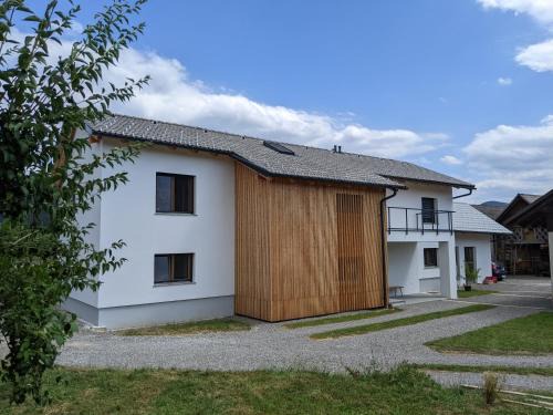 Hrib pri Hinjah Apartment | Klančarjeva domačija - Spacious countryside apartment on an eco farm