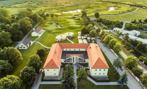 Bac Hotel | Klaudia's Hotel & Restaurant at Golf Resort, Bač Šamorín