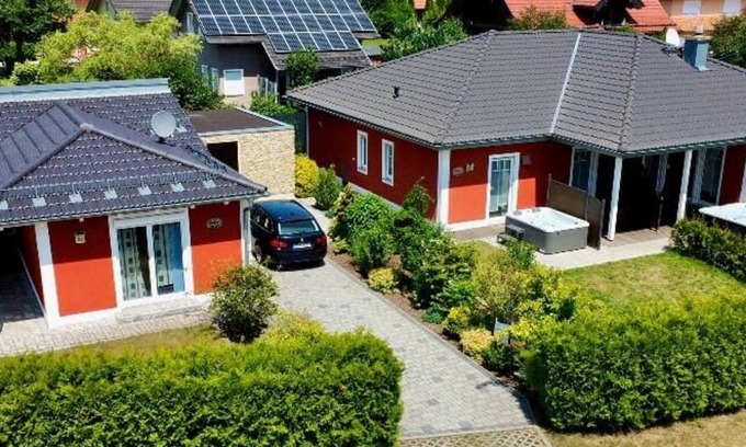 Wackersdorf Apartment | Kleiner, gemütlicher Bungalow für 3 Personen in Seenähe
