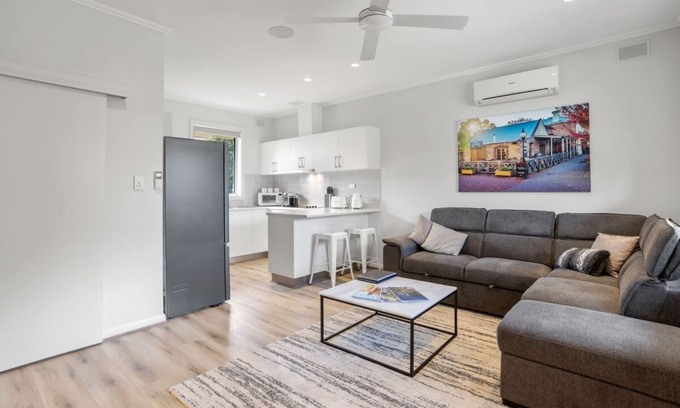Hahndorf House | Kleines Haus 2 - Towels & Linen Inc, Centrally Located in the Heart of Hahndorf