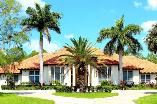 Rural Estates Apartment | Knickerbocker Estate Home, 9 Private Suites