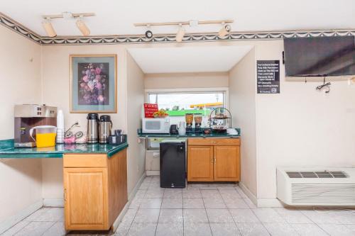 Hurricane Mills Hotel | Knights Inn Hurricane Mills