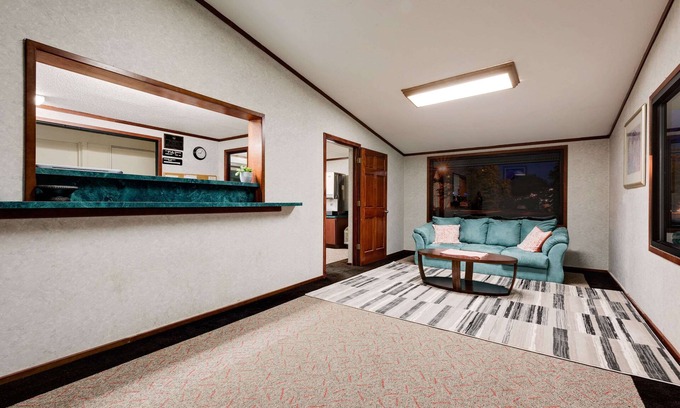Macedonia Hotel | Knights Inn Macedonia