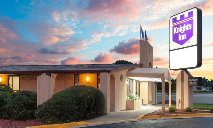 Tucker Hotel | Knights Inn Tucker