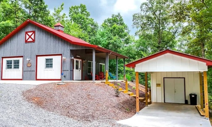 Mineral Bluff Cabin | Knollwood Barndominium