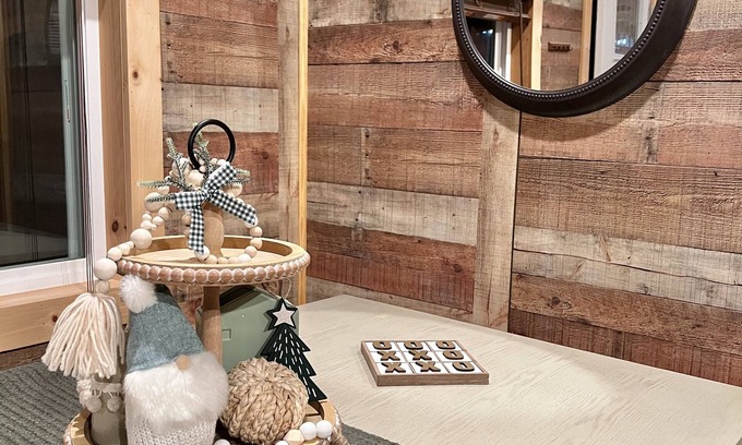 Cascade Cabin | Knotted Oak CabinnTwo Bedroom/One Bath/Full Kitchen