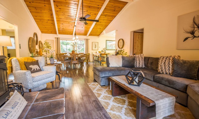Glencoe Cabin | Knotty Pine-Pet Friendly w/A/C and Hot Tub!