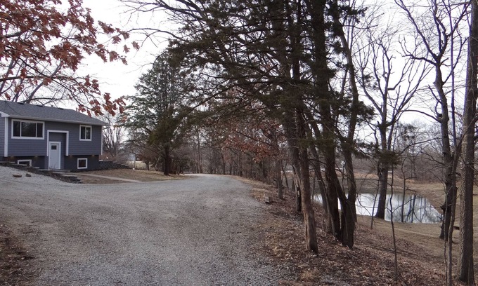 Knoxville House | Knoxville's BEST! Private Acreage! Close to town & 3 acres to enjoy!